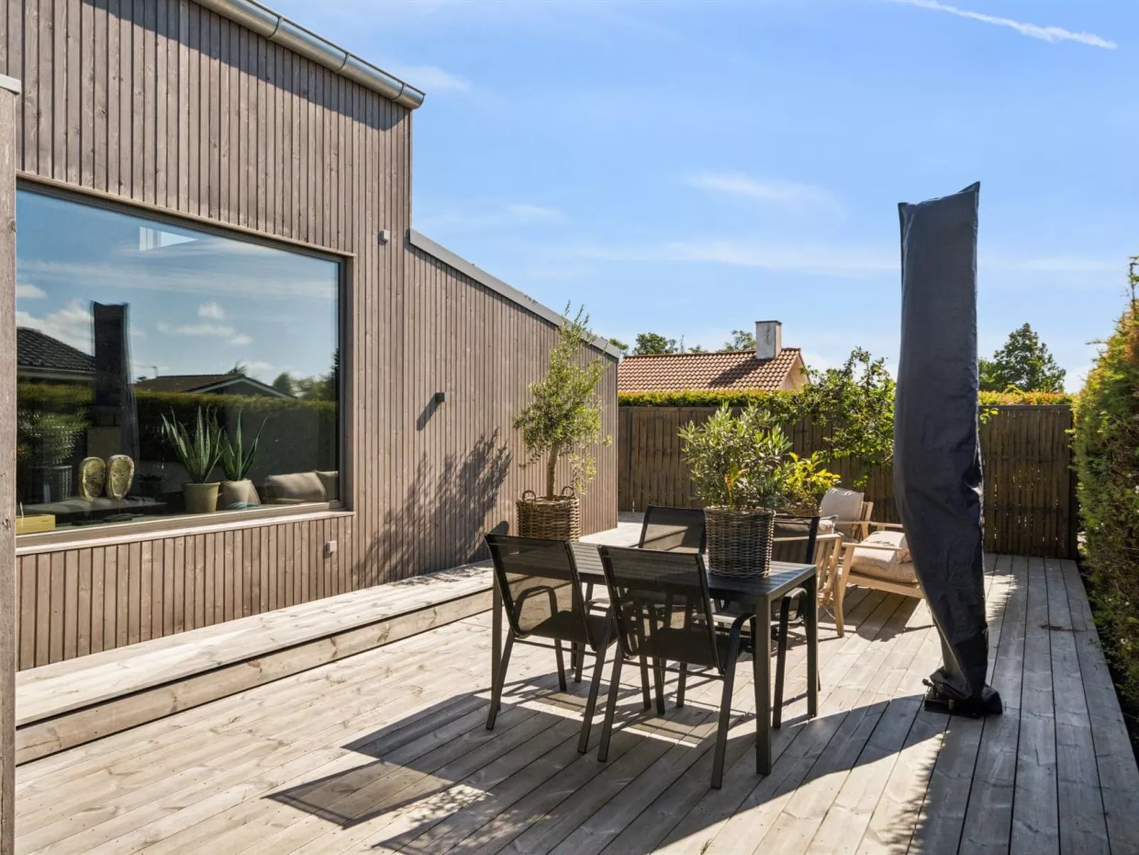 "Elvie" - 150m from the sea-Buiten