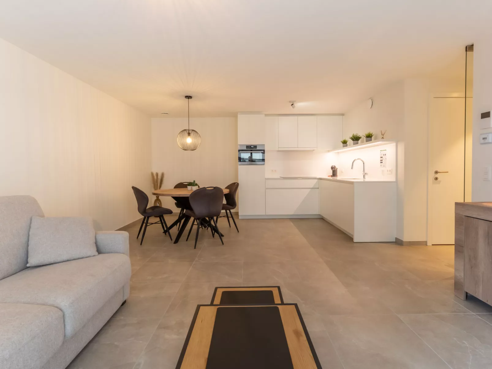 C-Dream I with lateral seaview-Binnen