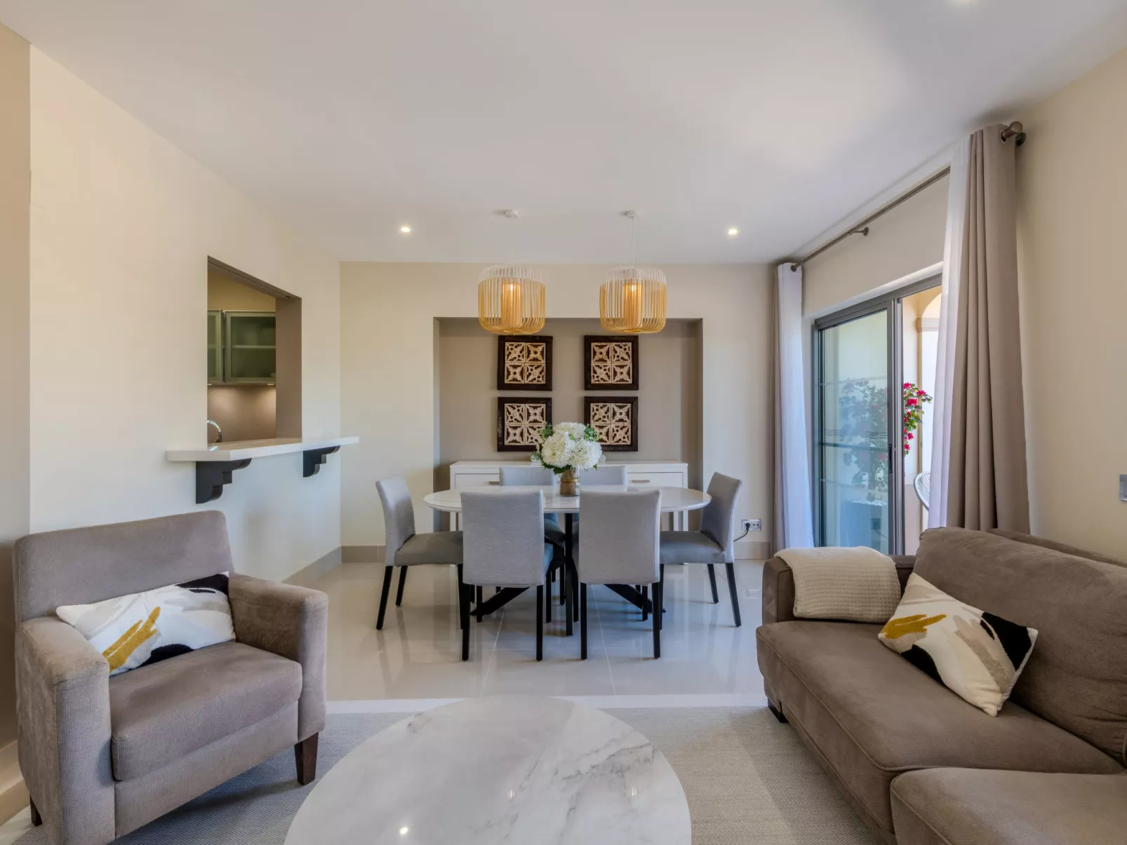 Pine Hills Diadema-Binnen