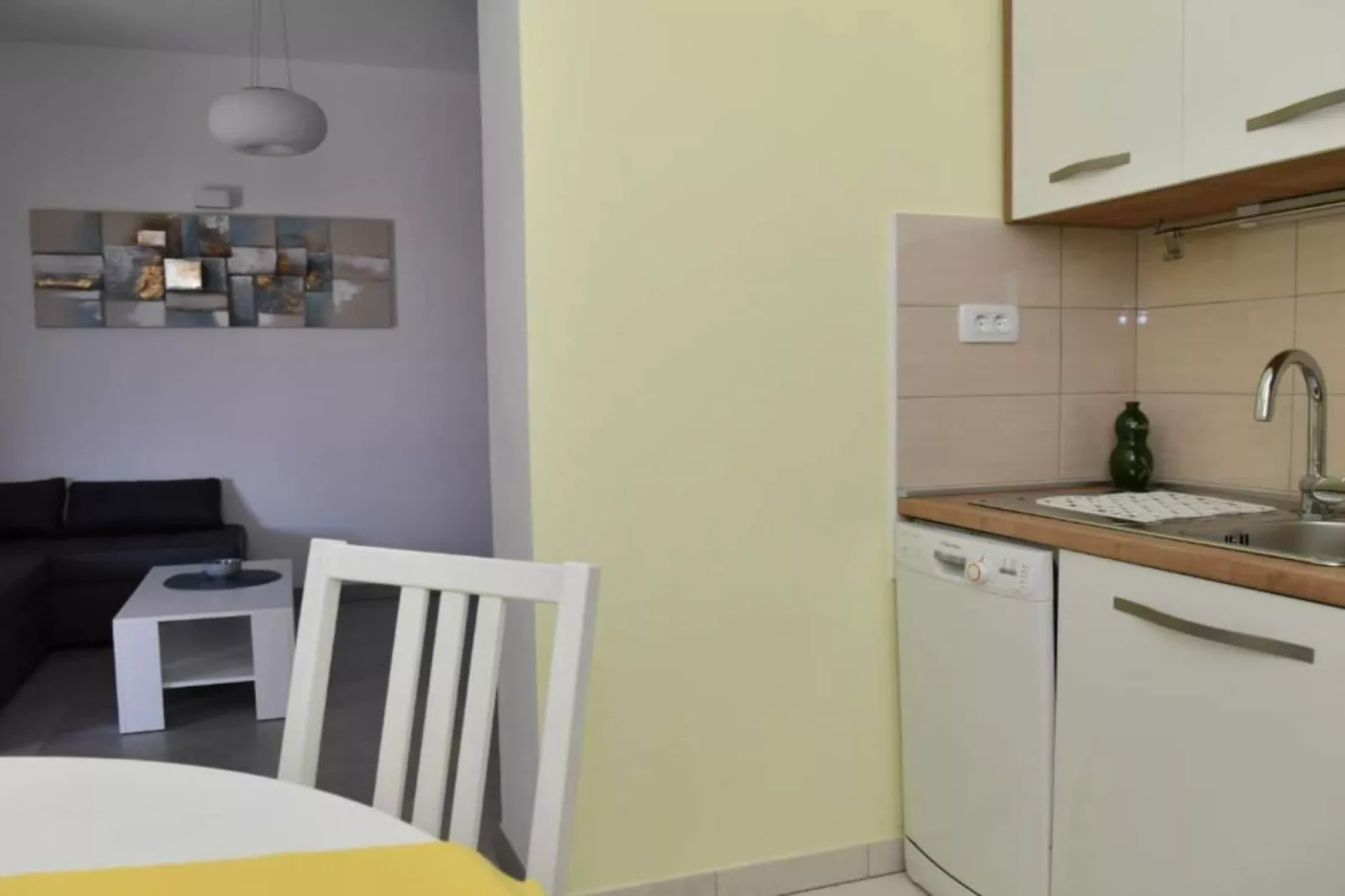 Two Bedroom Apartment with Balcony &  Garden View-Keuken