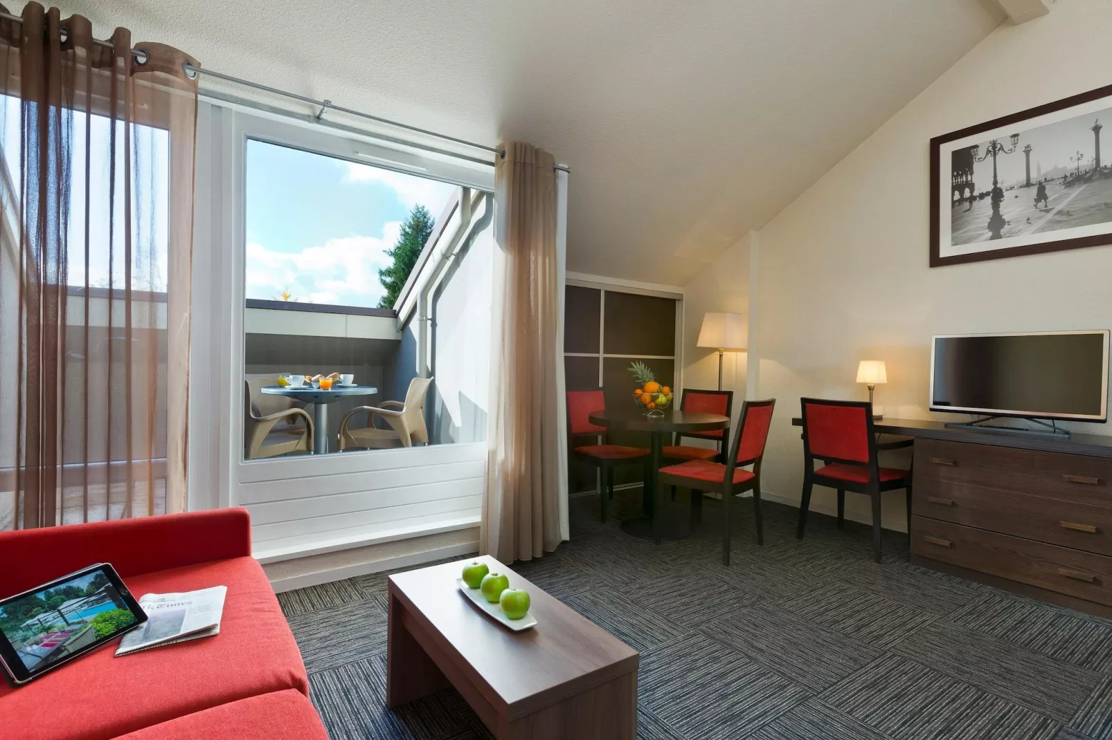 1-Bedroom Apartment - LA RESERVE-Woonkamer