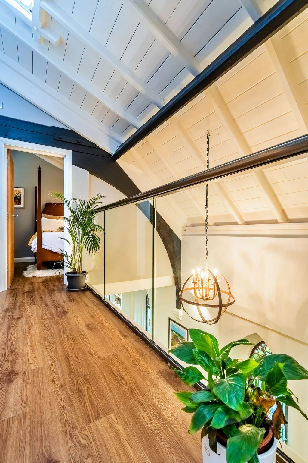 The Church Vaults-Binnen