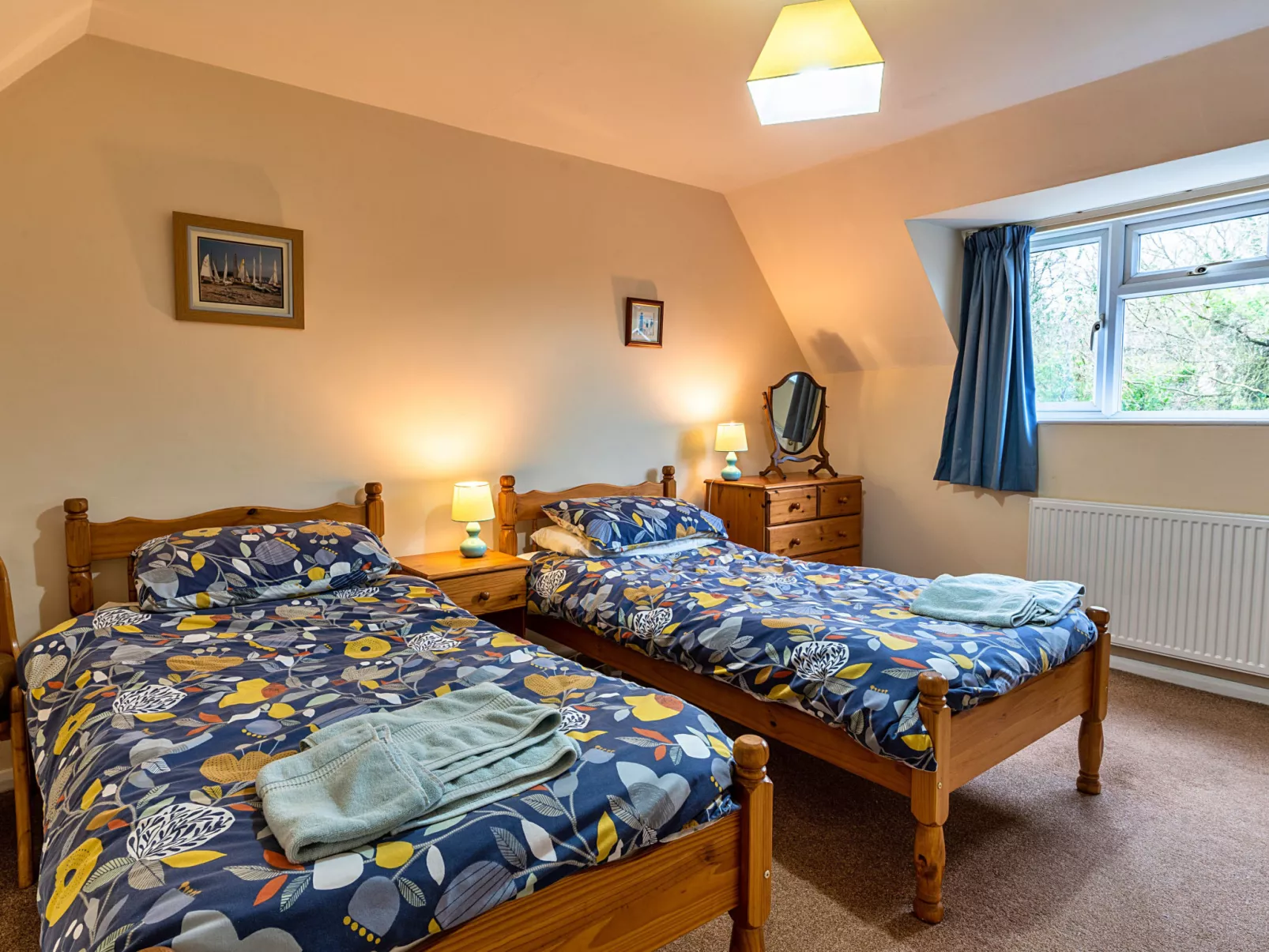 Glebe Cottage-Binnen