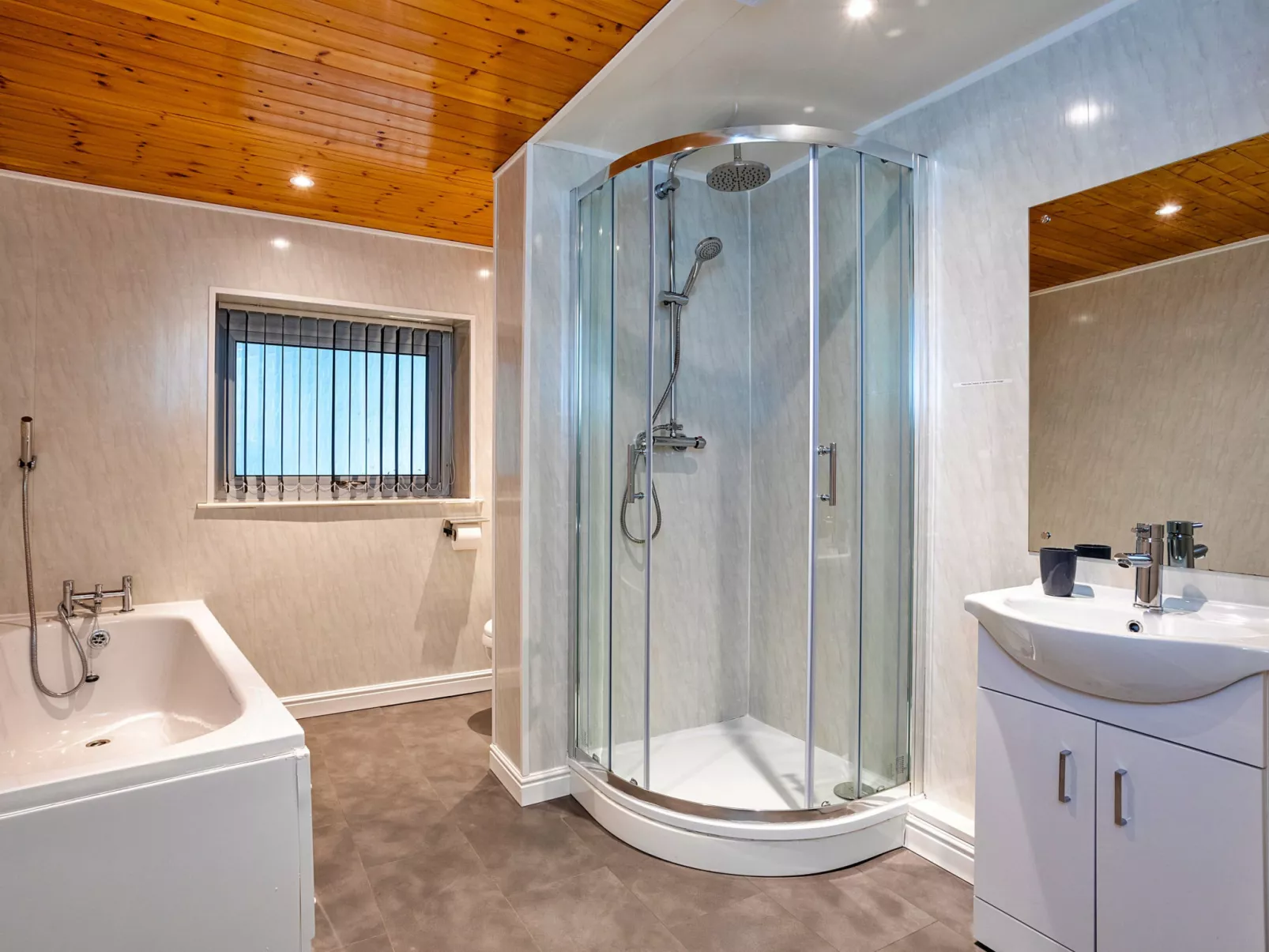 Woodstock Lodge-Binnen