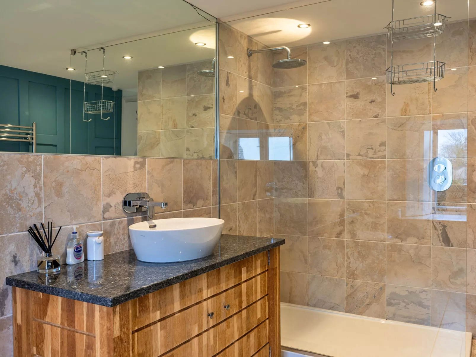 Dingles Cottage-Binnen