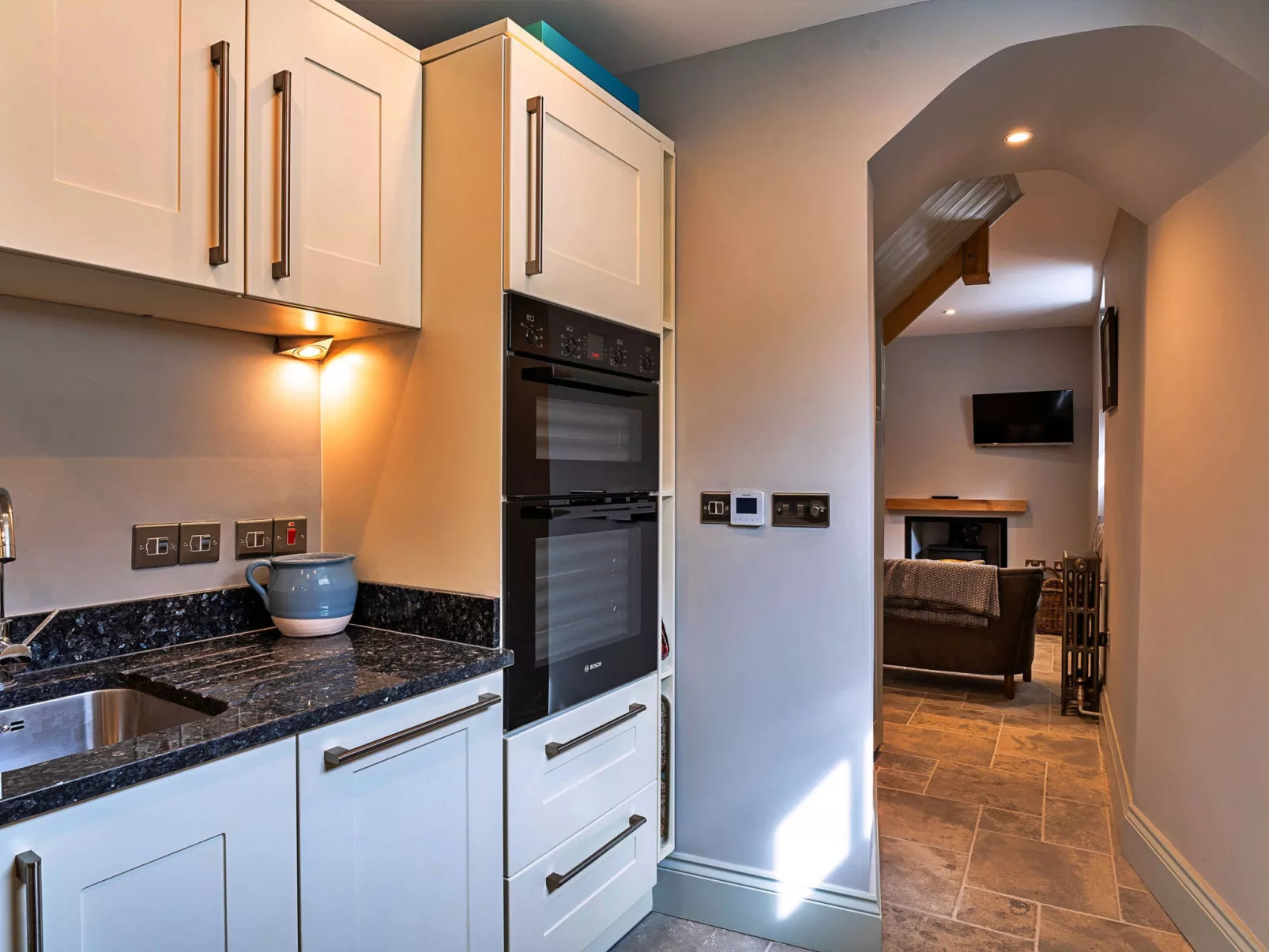 Potters Cottage-Binnen