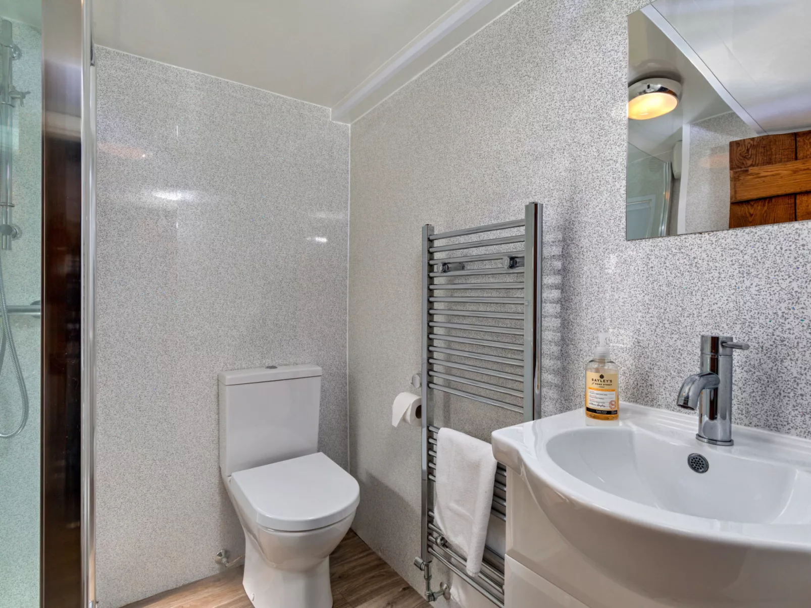 Duck Down Cottage-Binnen