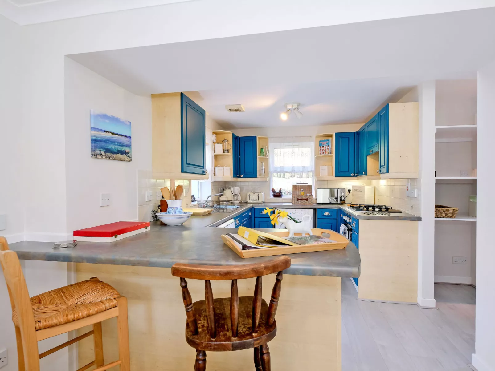 Corrennie School Cottage-Binnen