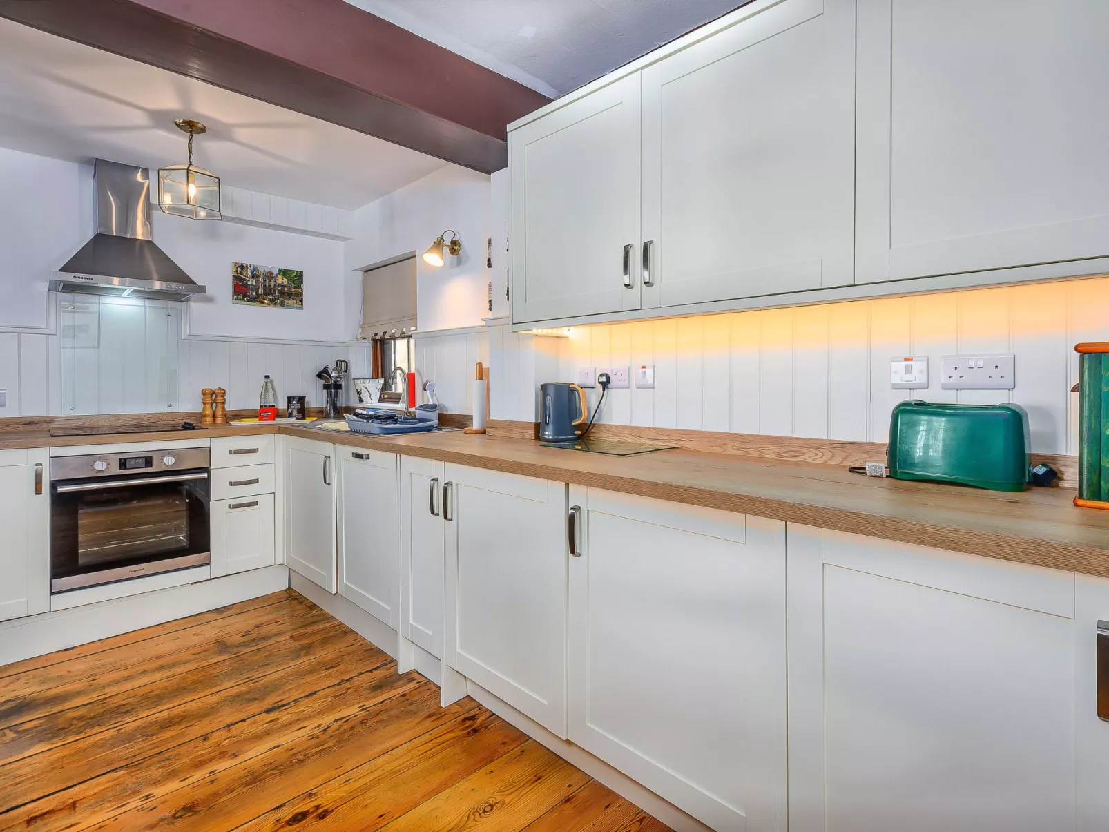 Ukulele Cottage-Binnen