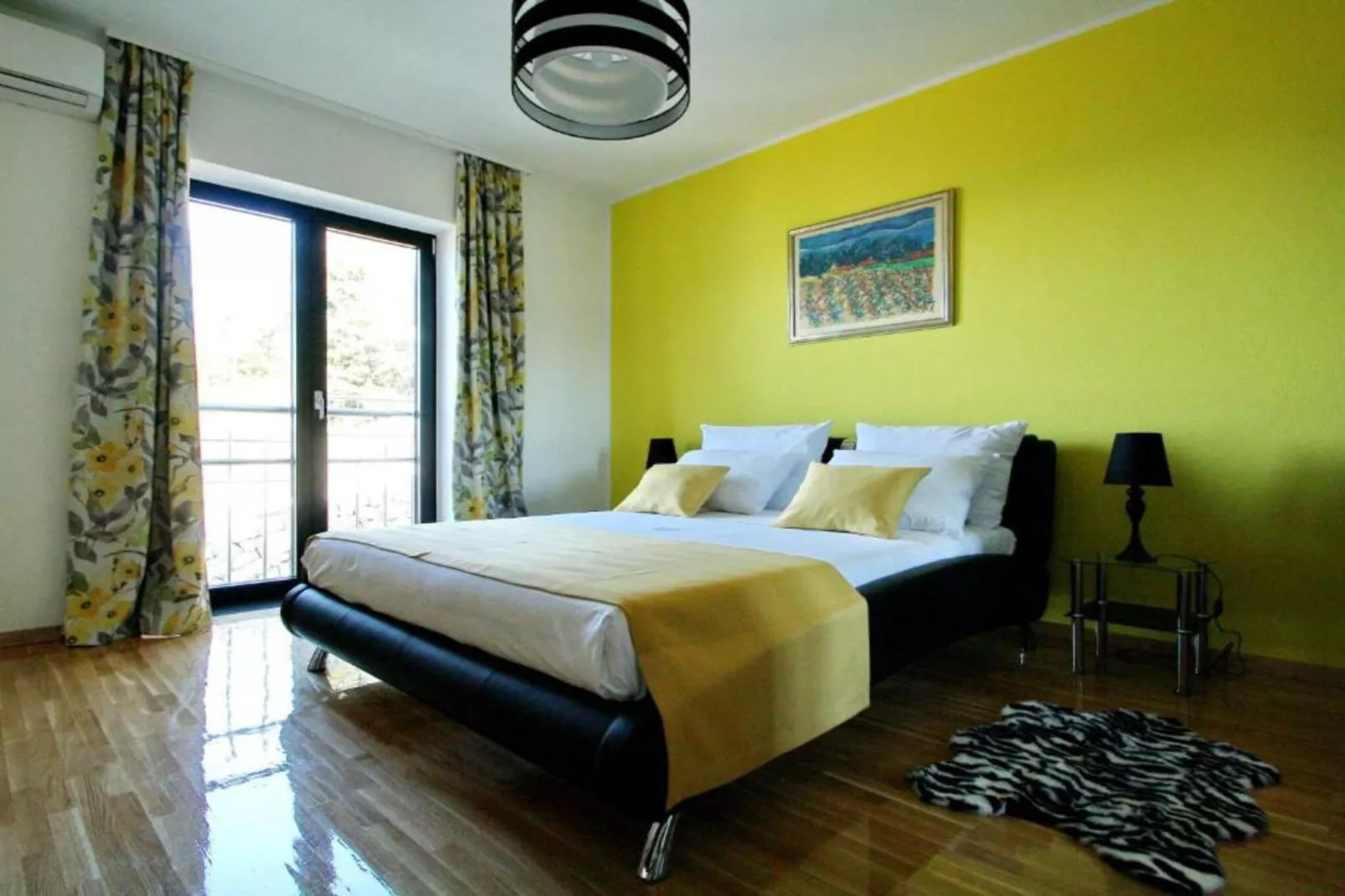 Beachfront Luxury Villa with Private Pool and Stunning Sea Views-Slaapkamer