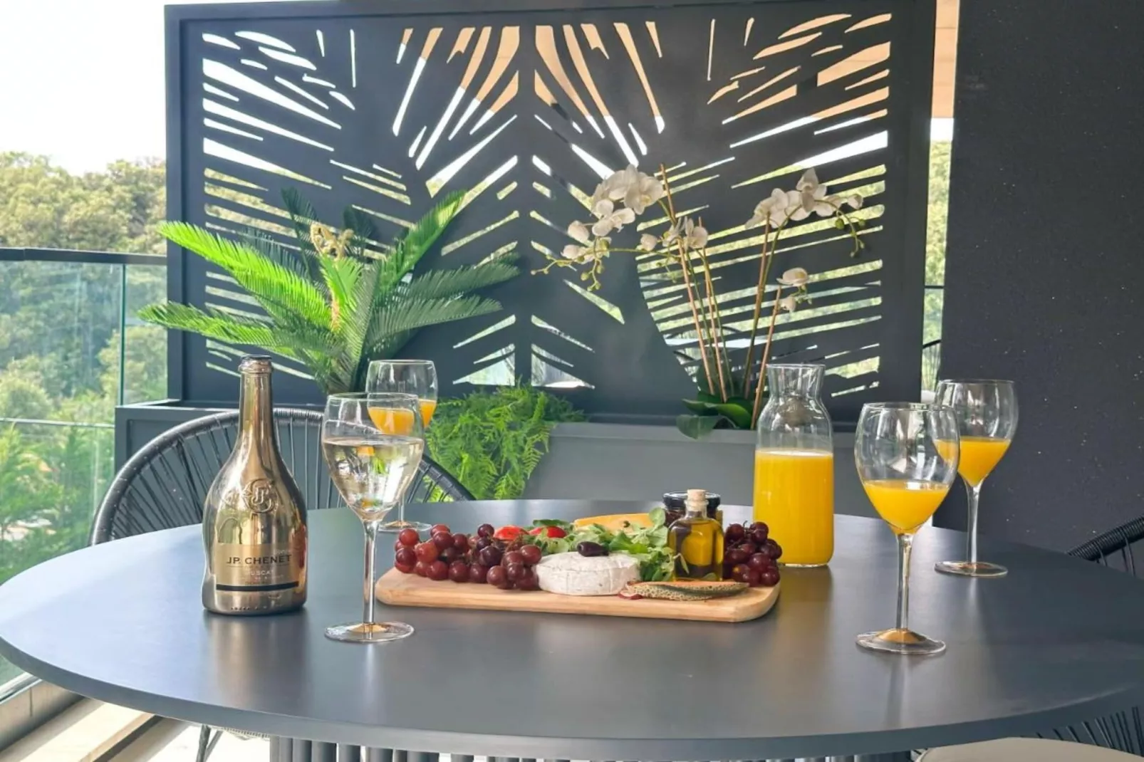 Leonarda Waterfront Residences- One-Bedroom Apartment With Terrace (The Sunset One) -S2-Keuken