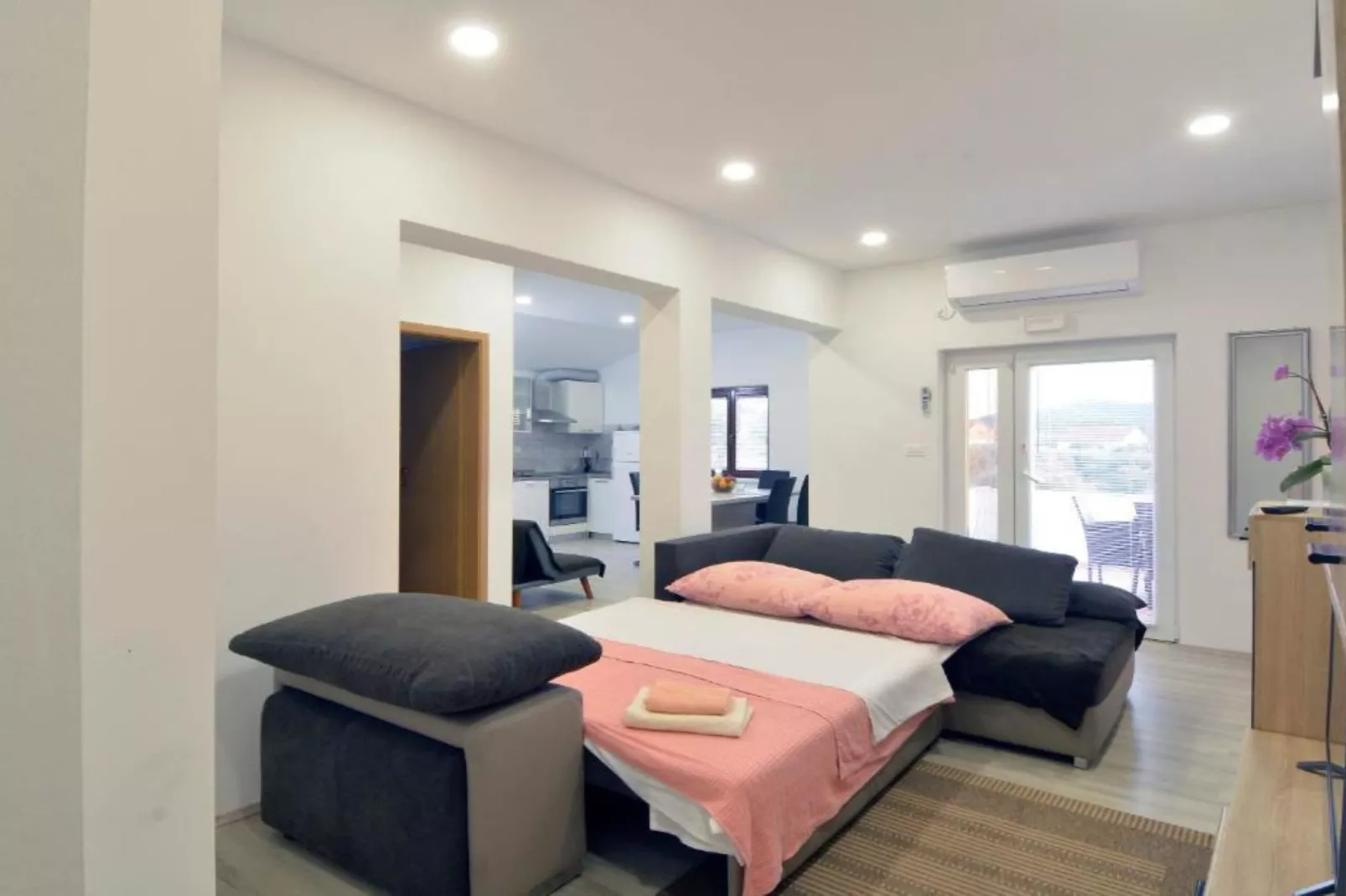 One Bedroom Apartment With Terrace (A1)-Niet-getagd