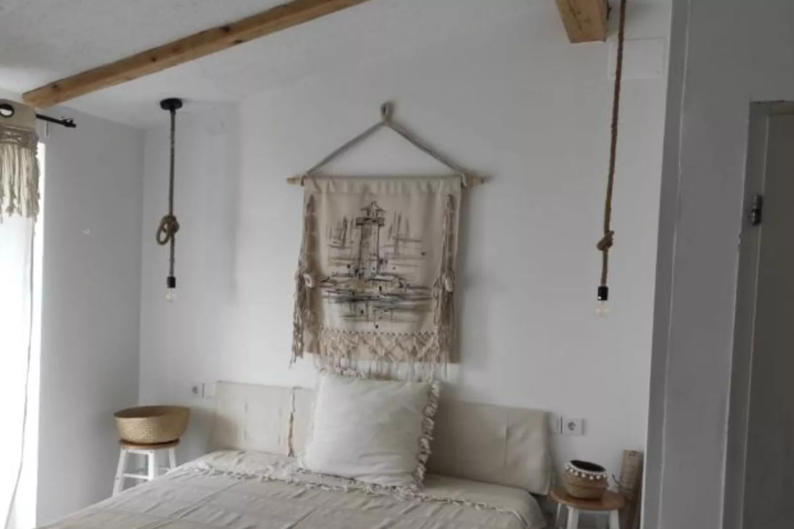 Modern Beachfront Apartments near Šibenik - Classic  Studio Apartment with Balcony and Sea View-Slaapkamer