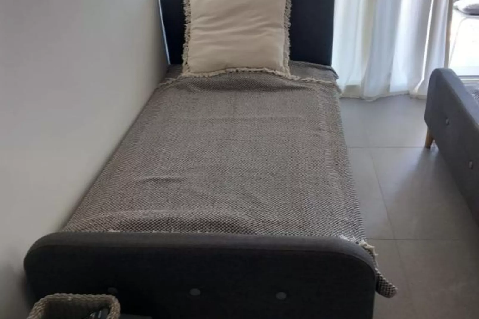 Modern Beachfront Apartments near Šibenik - Comfort Studio Apartment with Balcony and Sea View-Slaapkamer