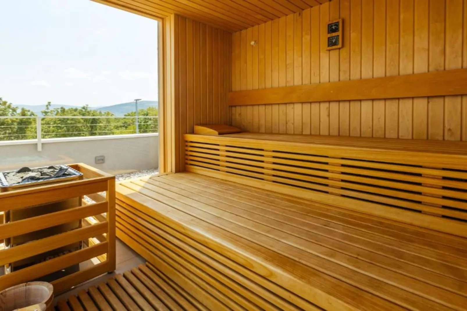 Luxury Villa Lara with Heated Pool, Hot-Tub and Sauna - Six Bedroom Villa with Pool-Eetkamer