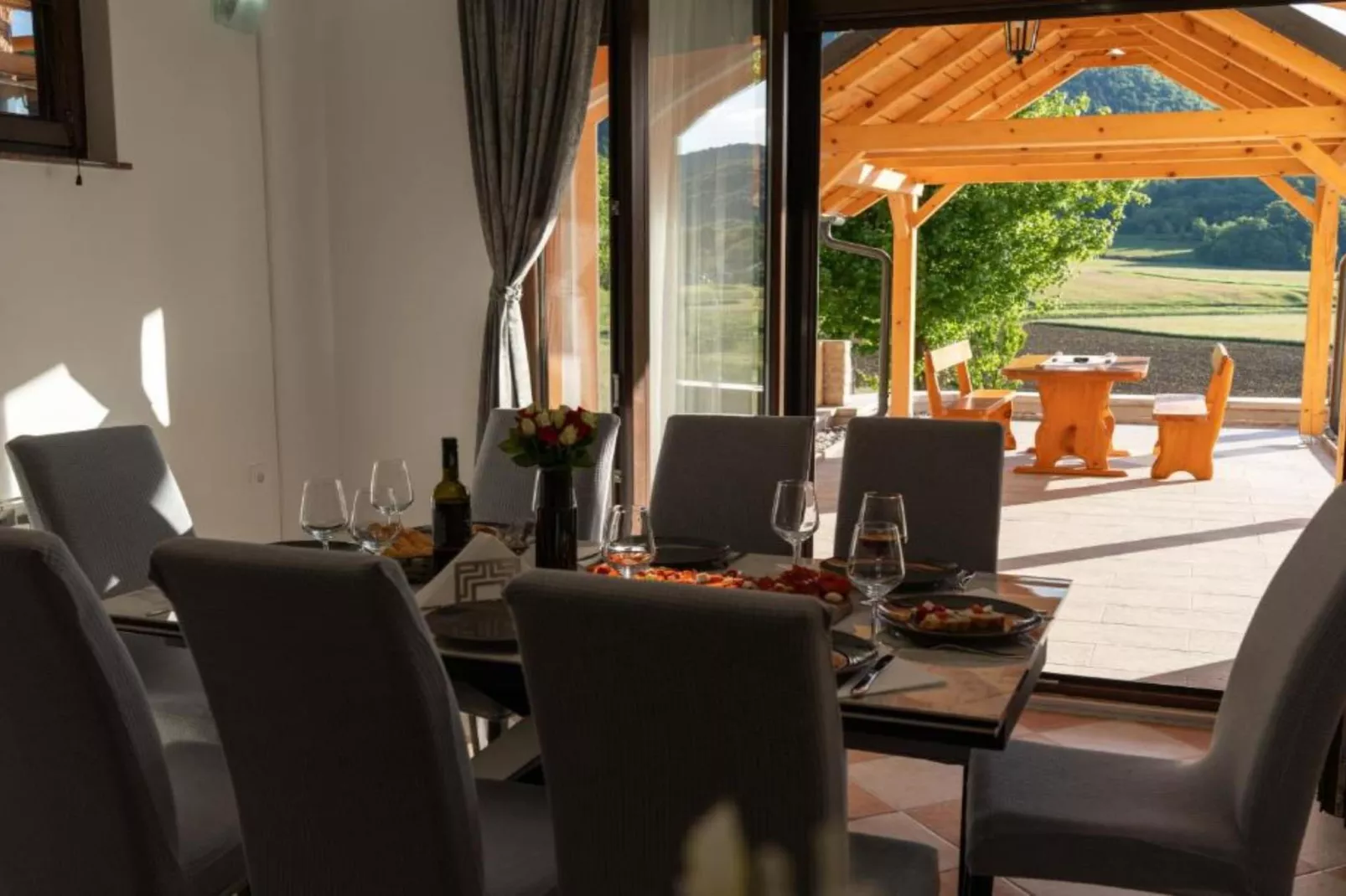 Villa Narnia - Three Bedroom Villa-Eetkamer