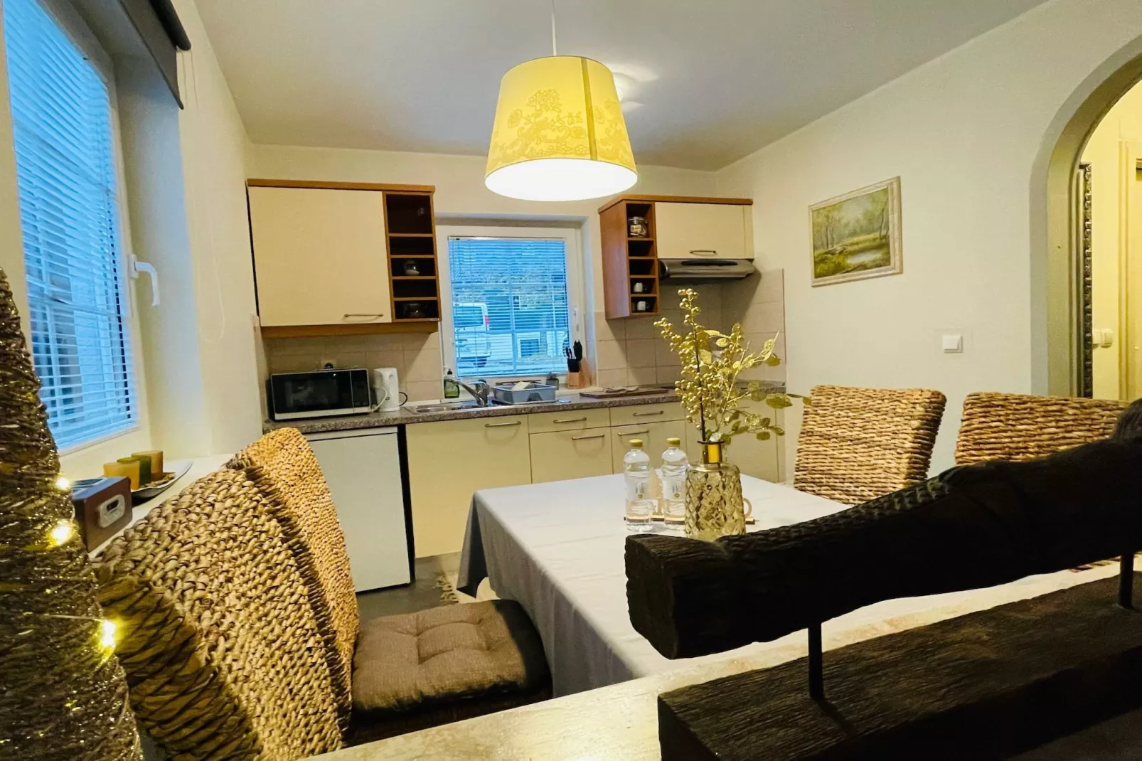 Rustic and Radiant Retreat Apartments with Terrace - Classic One Bedroom Apartment with Terrace (owner app 12)-Eetkamer