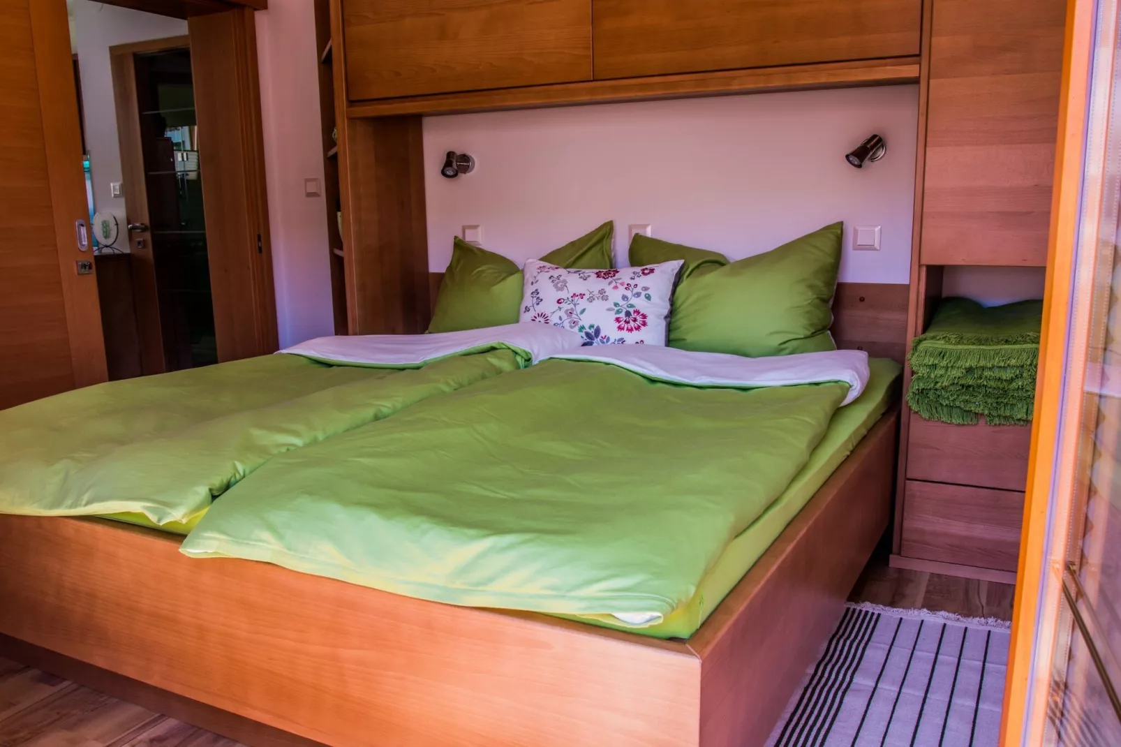 Riverside Pines Luce Apartments with Balcony - One Bedroom Apartment with Balcony (owner 2+2)-Slaapkamer