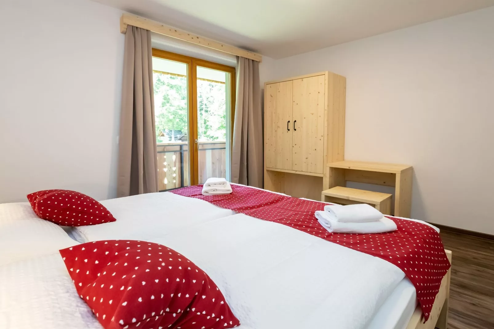 The Woodland Nook Apartments Bohinj - Classic Two Bedroom Apartment with Balcony (owner C)-Slaapkamer