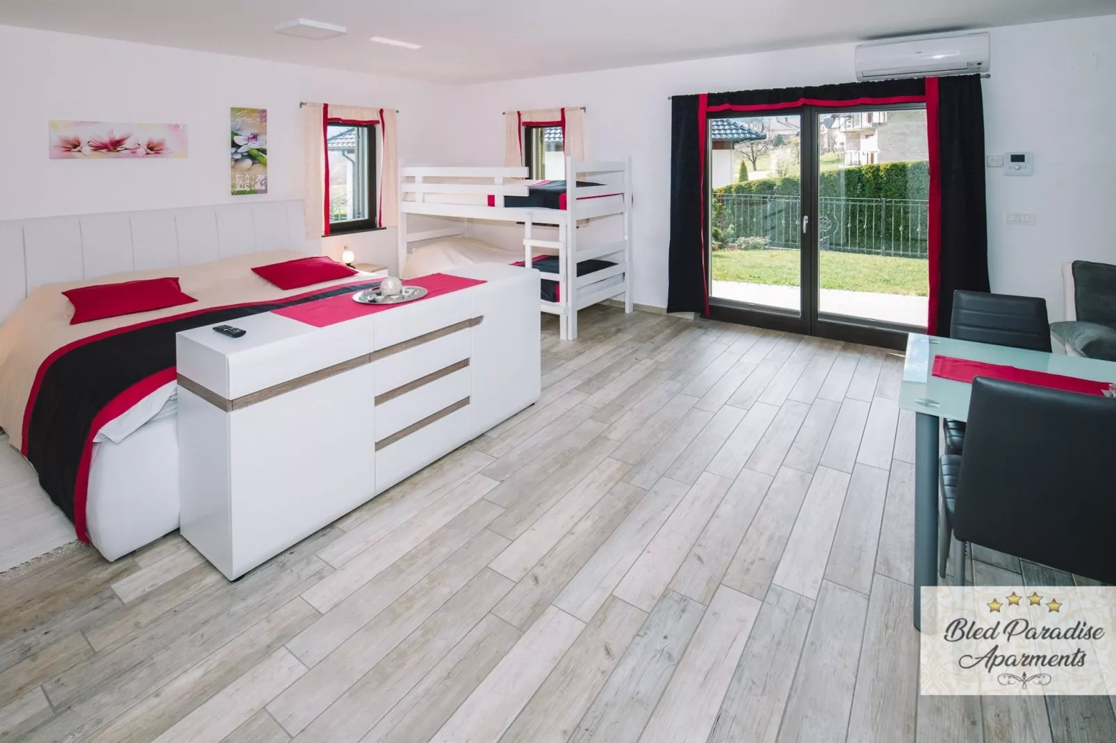 Bled Prestigious and Stylish Apartments - Standard Studio Apartment with Terrace (owner 2)-Slaapkamer