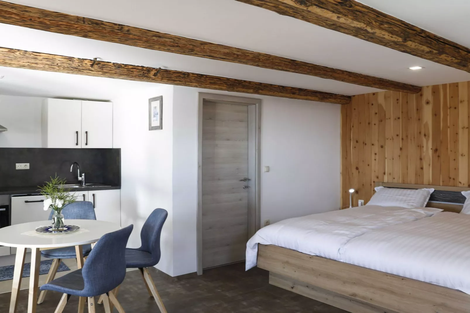 Mountain Vibrant and Timeless Apartment with Sauna - Studio Apartment with Terrace-Slaapkamer