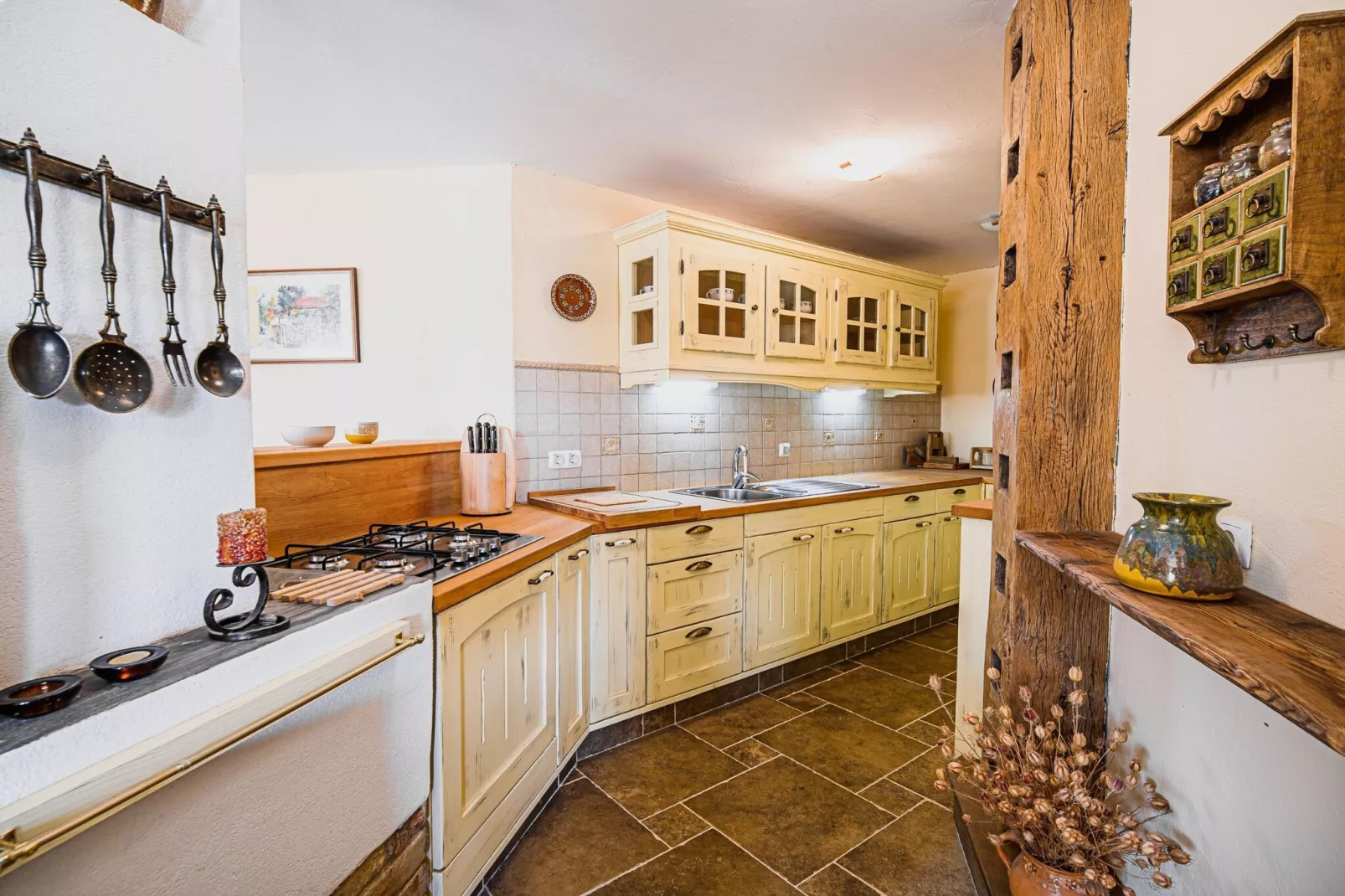 Hidden Authentic Haven Apartments - One Bedroom Apartment with Terrace-Keuken