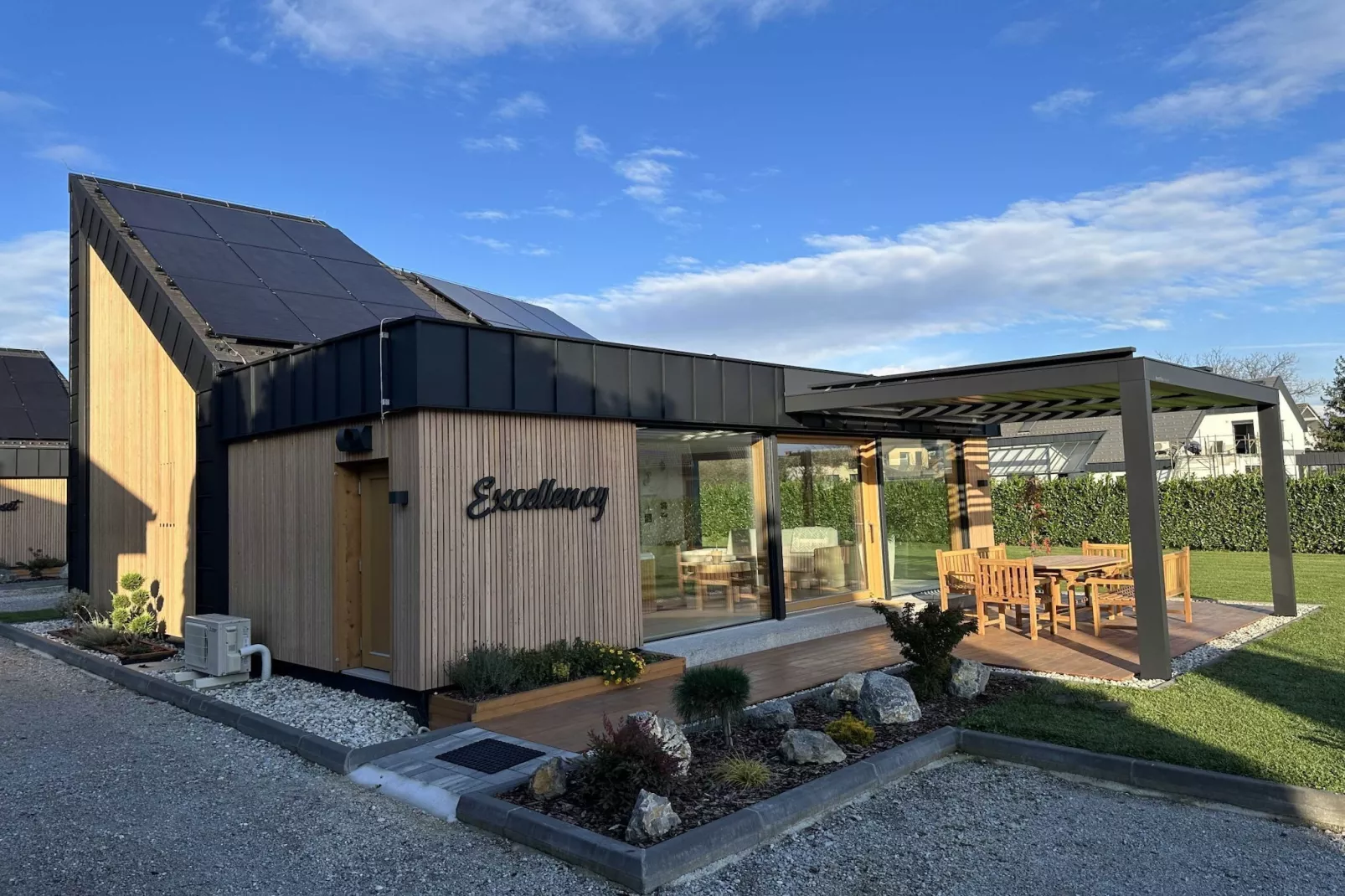 Elegant Warm Bliss Hideaway Escape Lodge - Holiday Home with Hot-Tub and Sauna (owner Excellency)