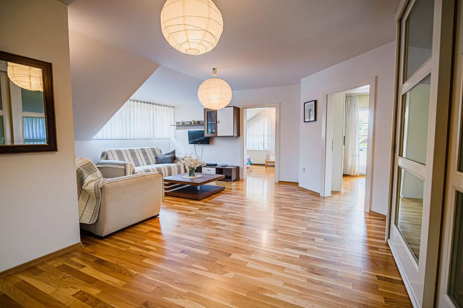 Stunning Rural Holiday Home with Garden and BBQ -  Four Bedroom Holiday Home-Woonkamer