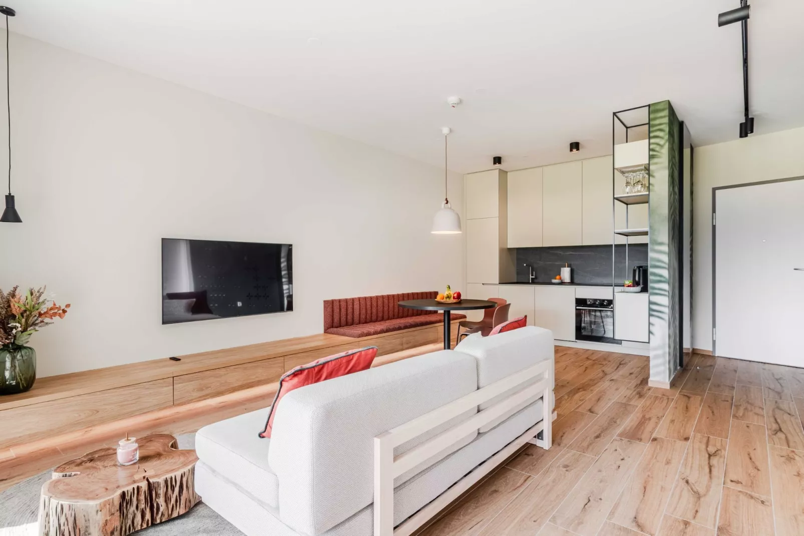 Bovec Chic Apartment with Sauna - One Bedroom Apartment with Balcony-Woonkamer