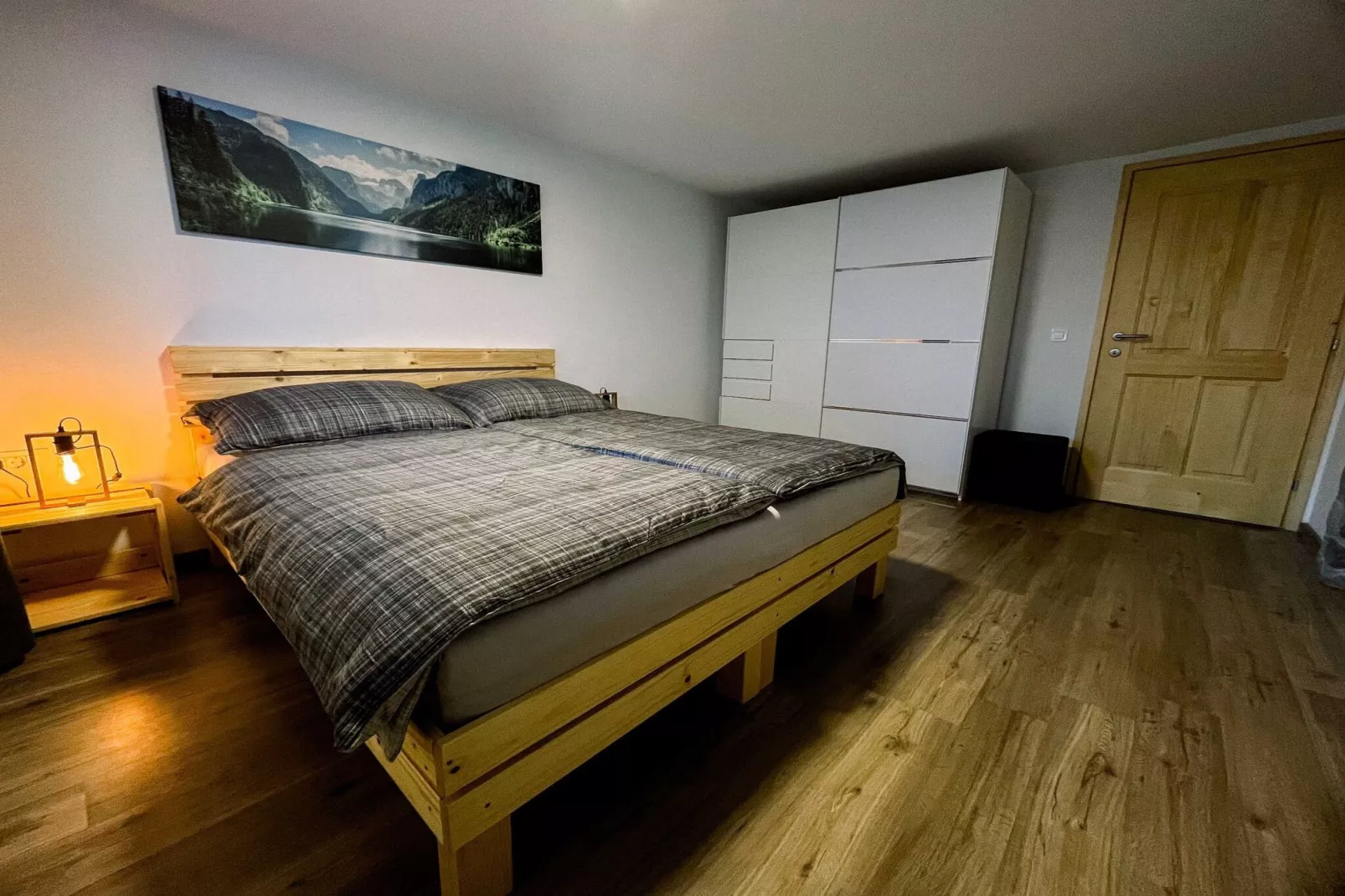 Modern and Peaceful Apartment with Terrace - Two Bedroom Apartment with Terrace-Slaapkamer