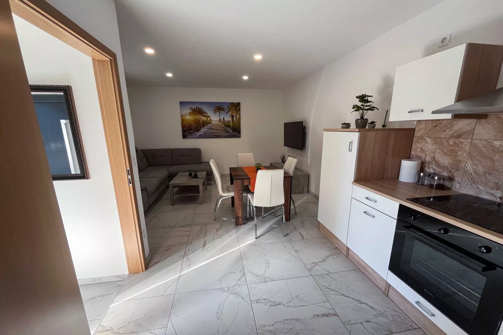 Delightful Cozy Riverside Apartment - One Bedroom Apartment with Terrace-Keuken