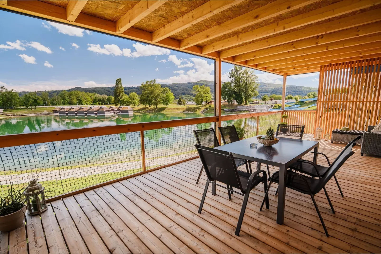 Lakeside Luxury Retreat Mobile Homes with Thermal Riviera Tickets - Three Bedroom Mobile Home 15\/020-Eetkamer