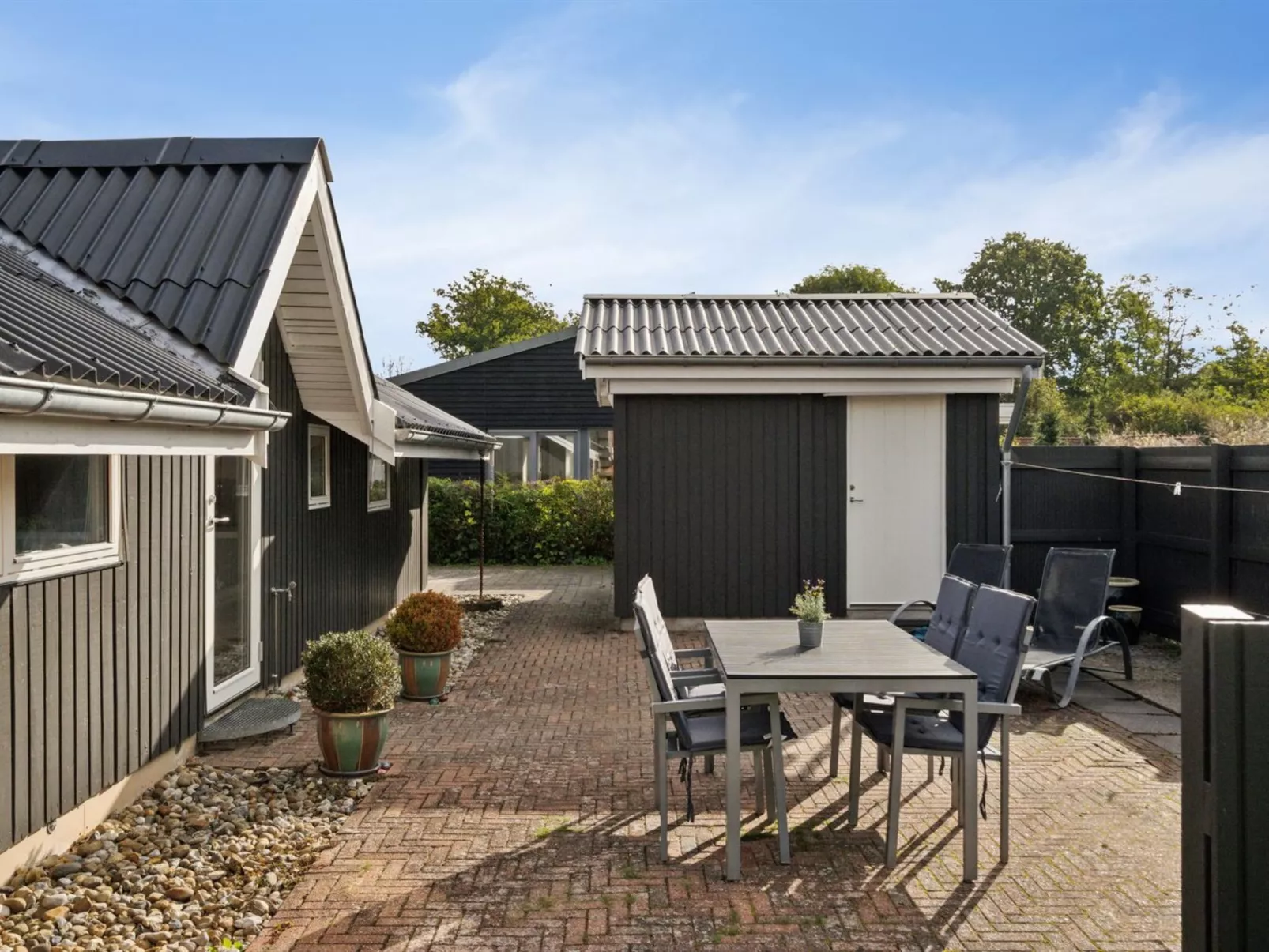 "Hannah" - 200m from the sea-Buiten