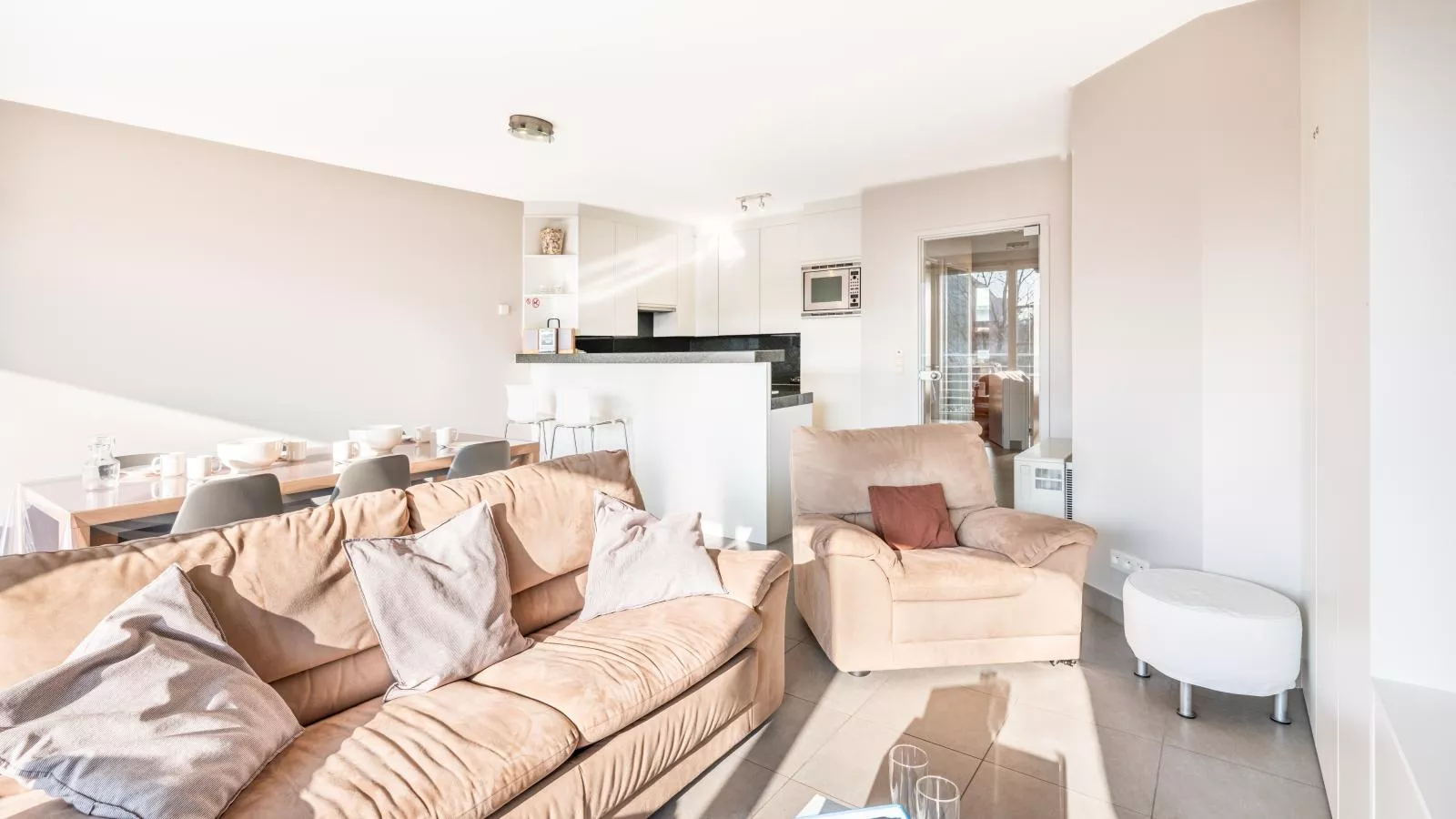 Aman dOr I-103-Woonkamer