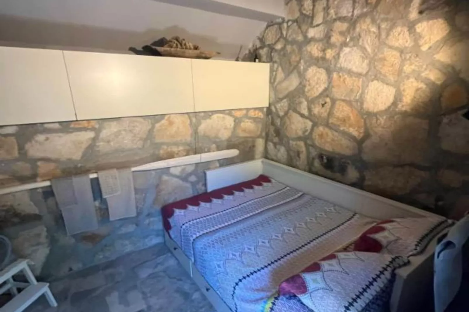 Romantic Stone House and Yard Near Stunning Beach - Two Bedroom Holiday Holiday Home  with  Patio and Terrace-Slaapkamer