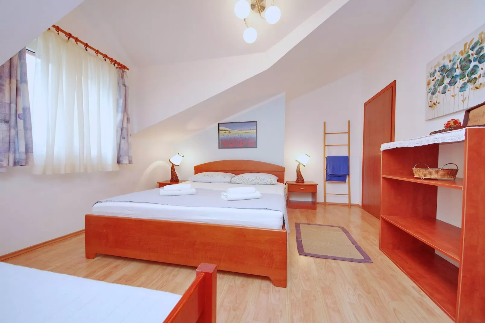 Seafront Apartments Deveron - Duplex Two Bedroom Apartment with Balcony and Sea View (Island)-Slaapkamer