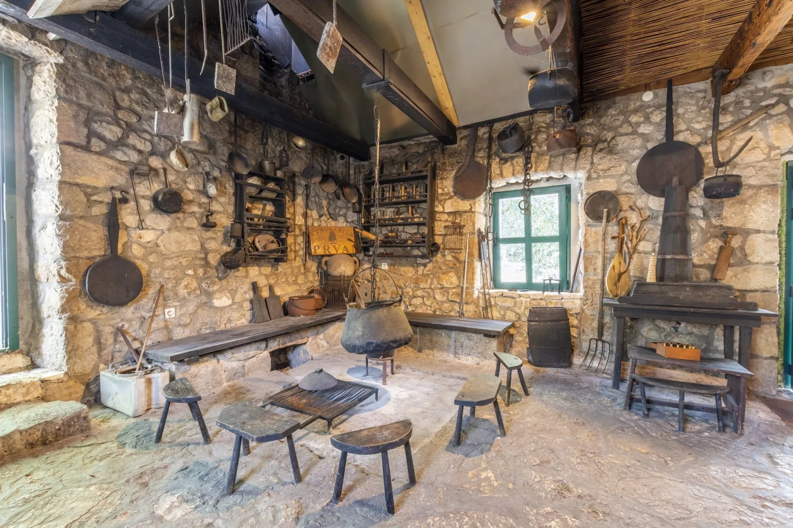 Rustical Resort Kokorići with Shared Outdoor Swimming Pool - One Bedroom Apartment with Terrace-Keuken