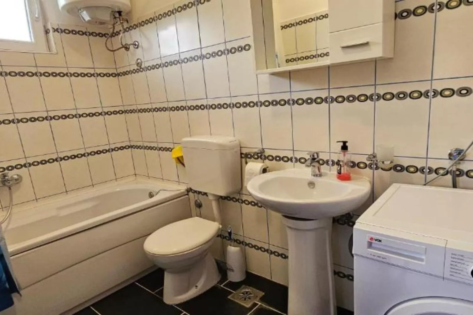 Tivat Bliss Apartments Close to Beach - One Bedroom Apartment 1-Badkamer