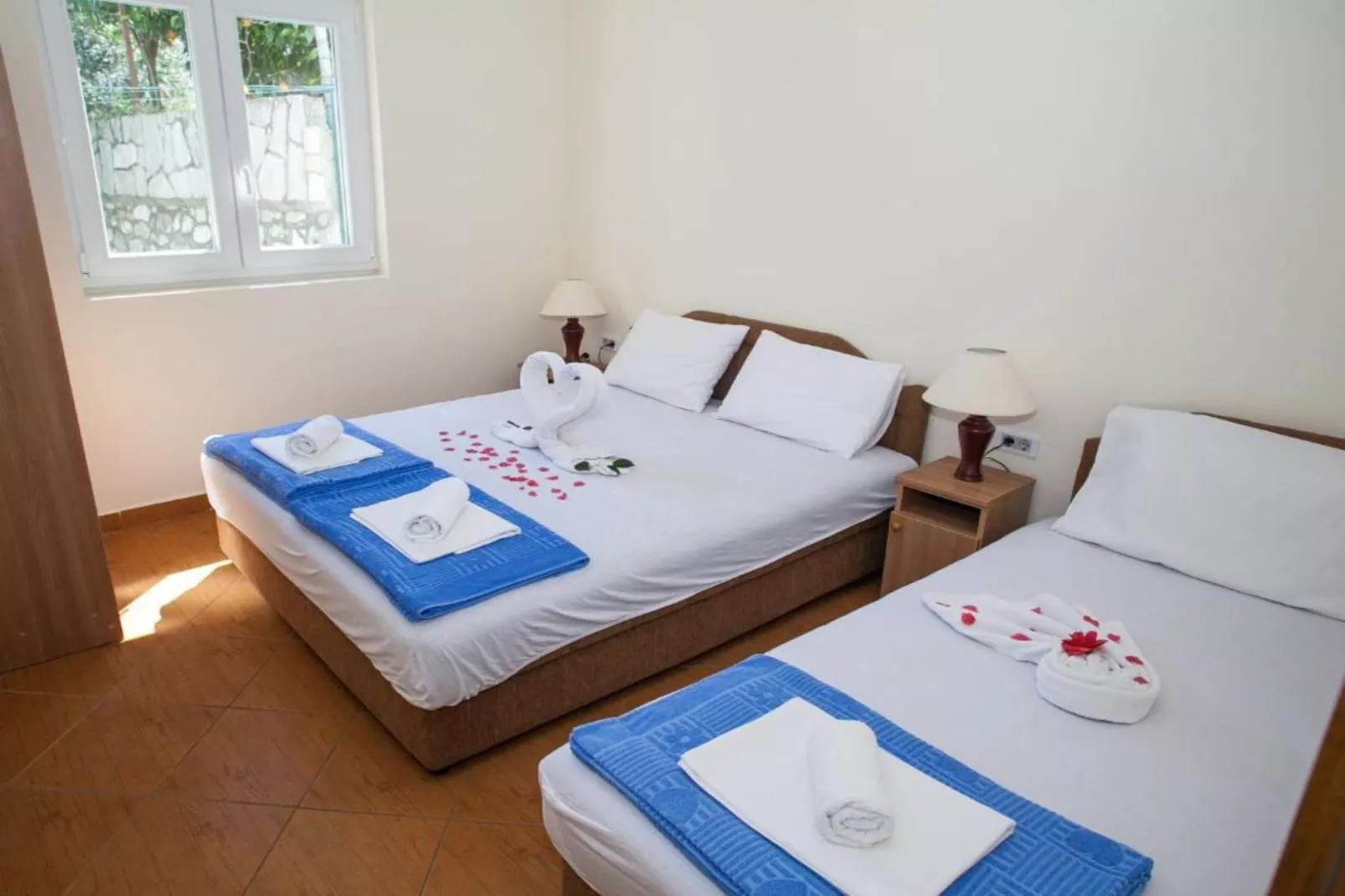 Charming Seaside Escape in Kotor - One Bedroom Apartment with Garden 3-Slaapkamer