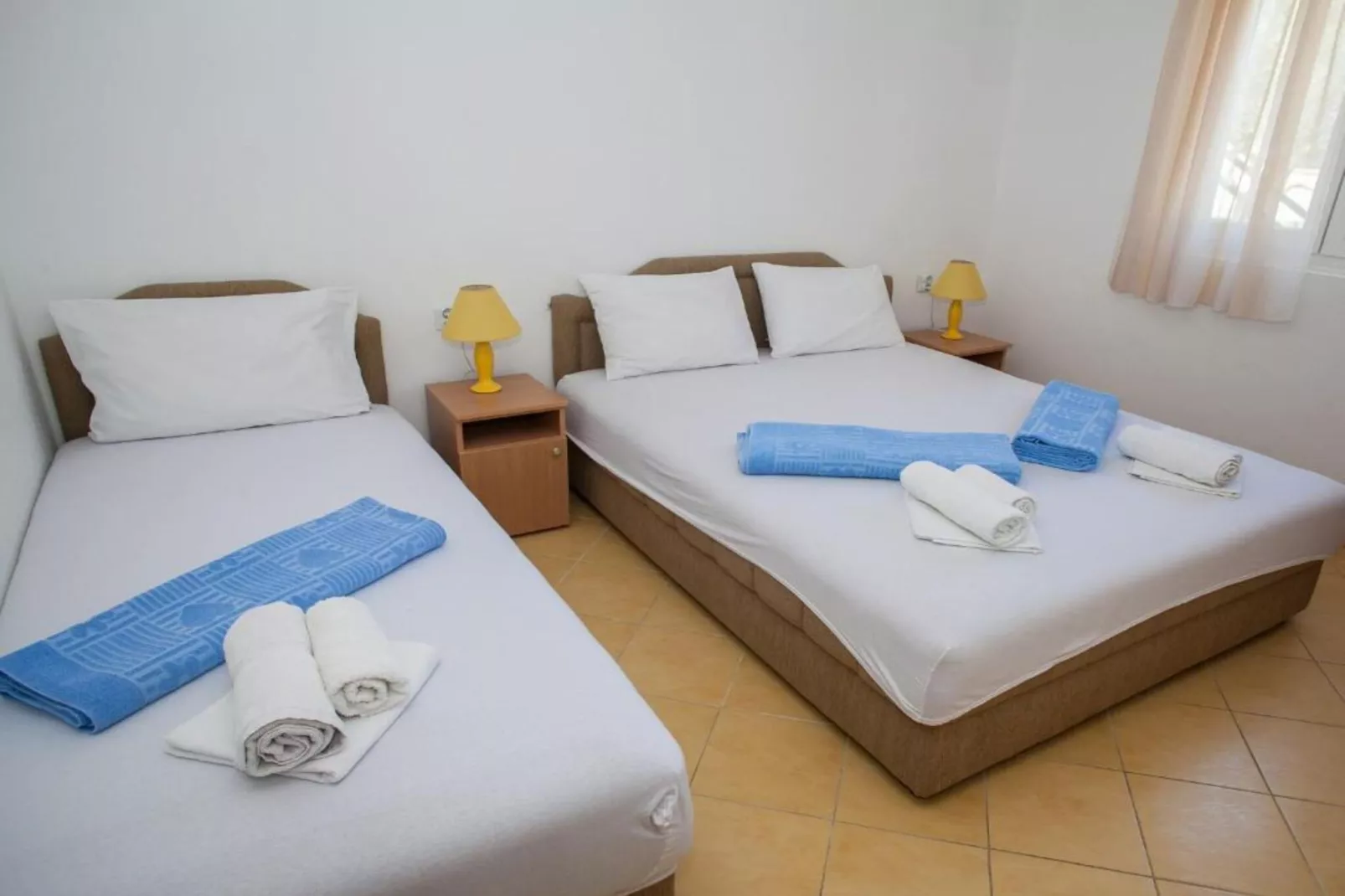 Charming Seaside Escape in Kotor - One Bedroom Apartment with Sea View 2-Slaapkamer