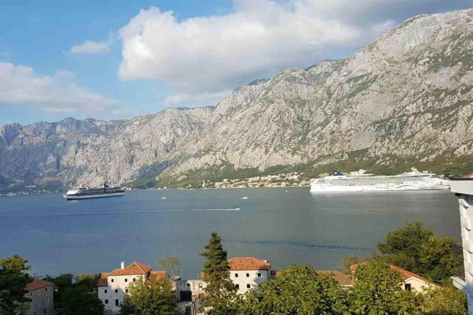 Charming Kotor Bay Retreat Just Steps from the Beach - Double Room with Seaview-Buitenlucht