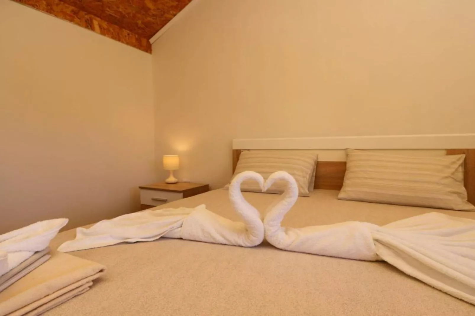 Beachfront Escape – Steps from the Crystal-Clear Sea - One Bedroom Apartment 2-Slaapkamer