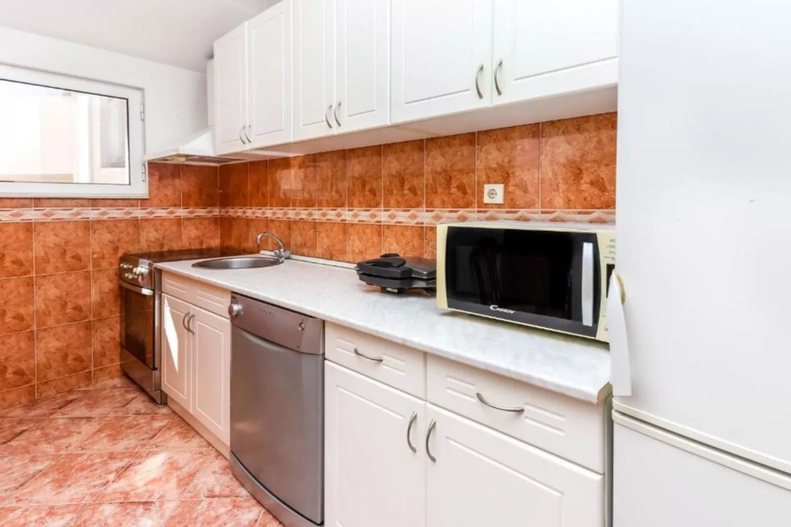 Relaxing Apartment on Budva Coastline - One Bedroom Apartment-Keuken