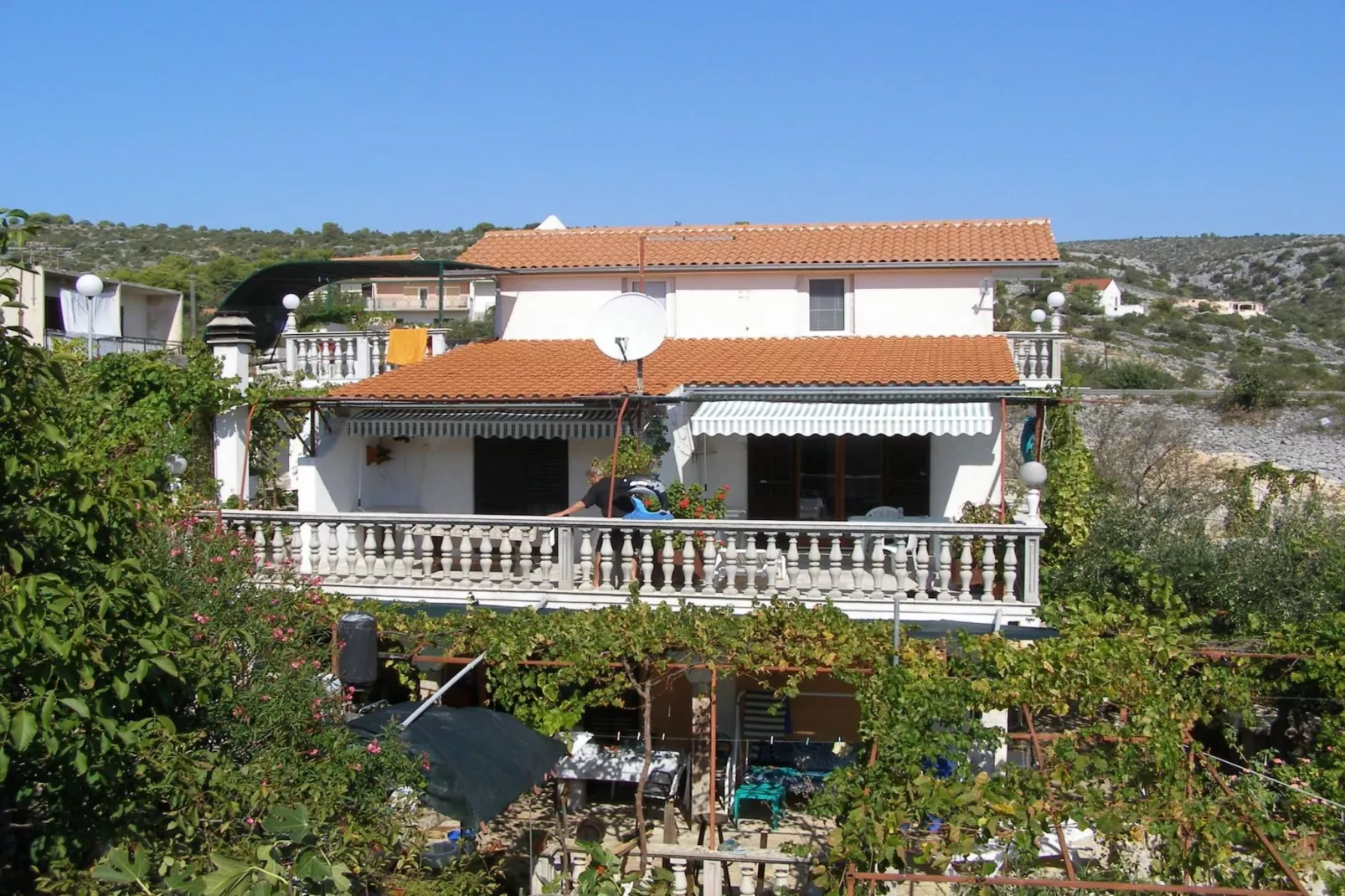 Apartments Miki Rogoznica - Classic Two Bedroom Apartment with Terrace-Buitenlucht