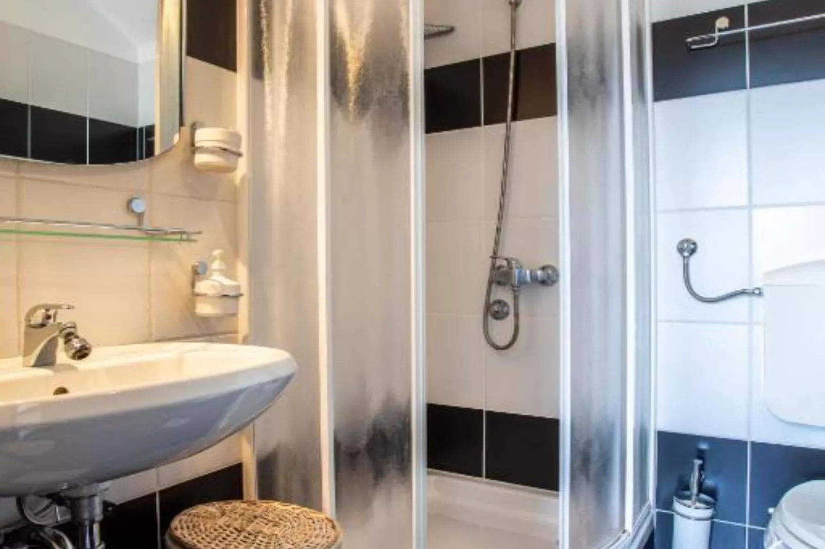 Rustic Villa Rudine-Badkamer