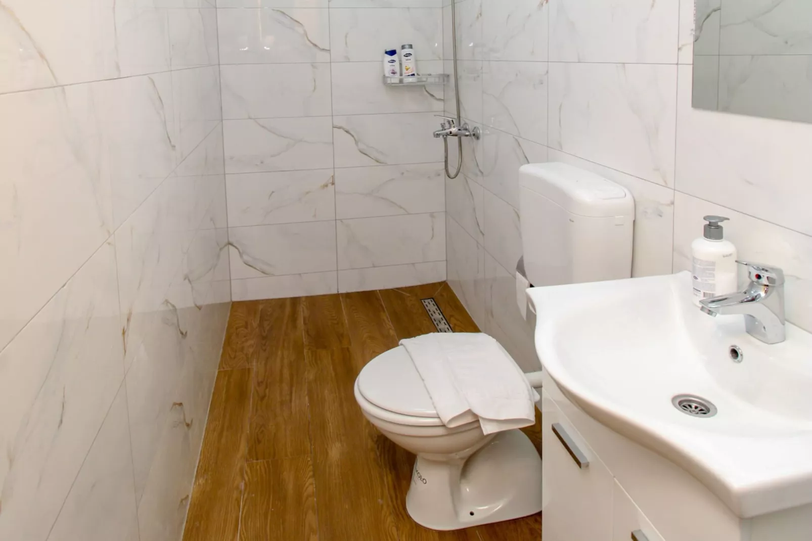 Ethno Village Dolina Mira - One Bedroom Holiday Home (Drina)-Badkamer