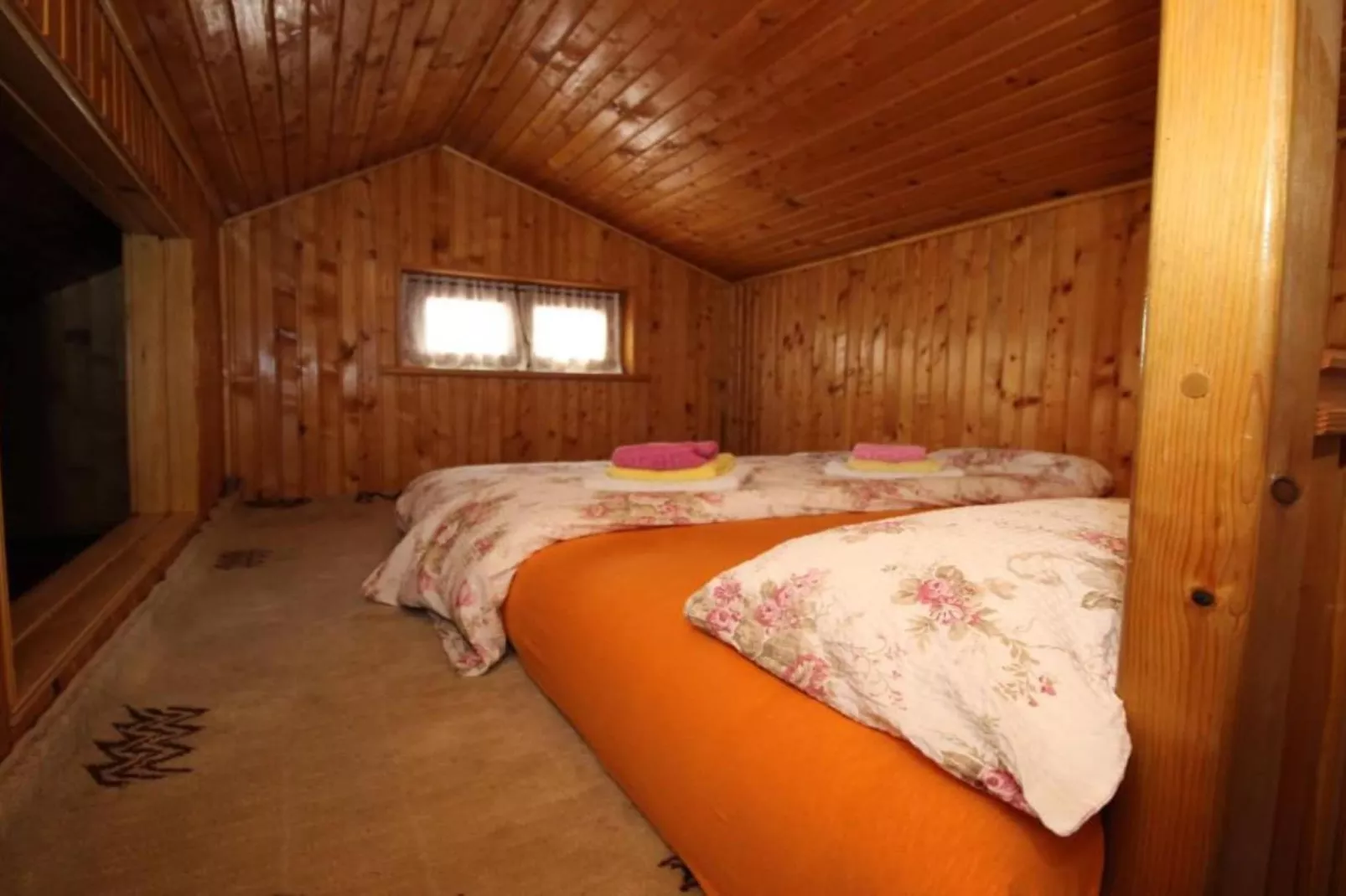 Four bedroom home with river view-Slaapkamer