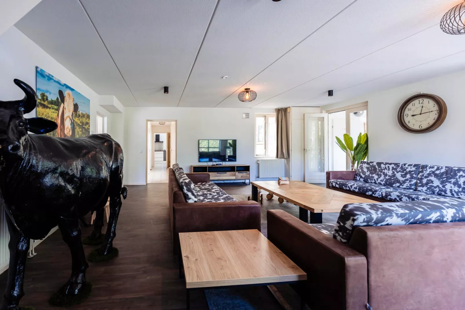 16 - Persons Family bungalow-Woonkamer