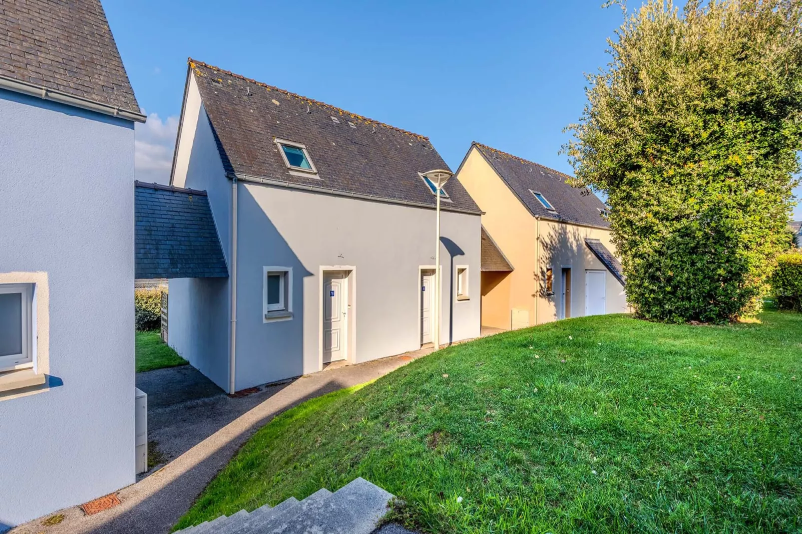 T. de Pentrez N°75 - 2P4-Buitenkant zomer