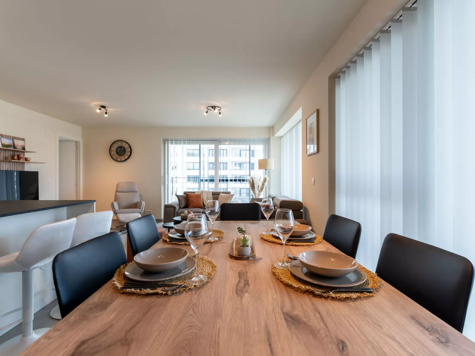 The Waves with parking-Binnen